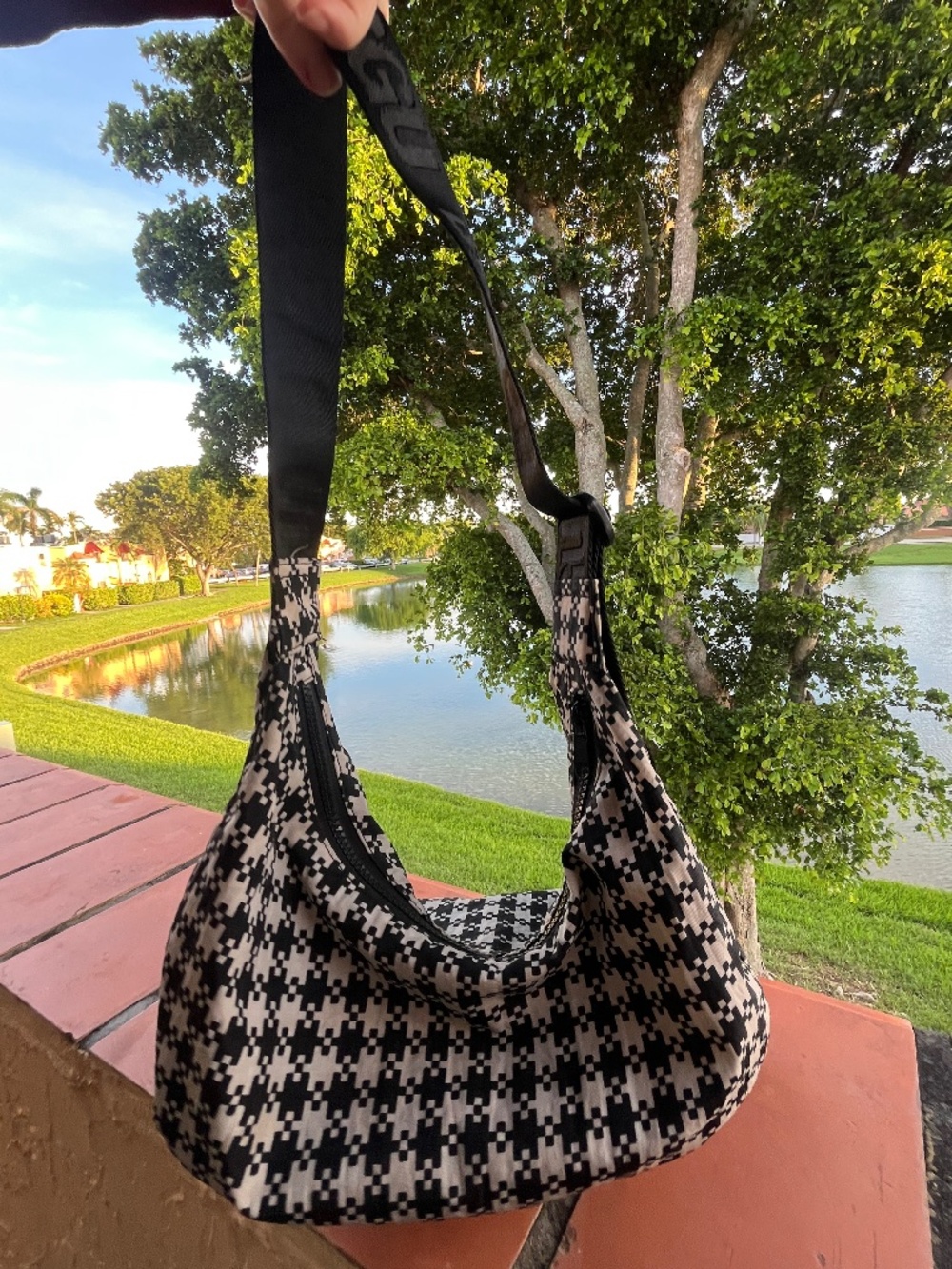 BAGGU BLACK AND WHITE PIXEL GINGHAM MEDIUM CRESCENT BAG RARE DISCONTINUED